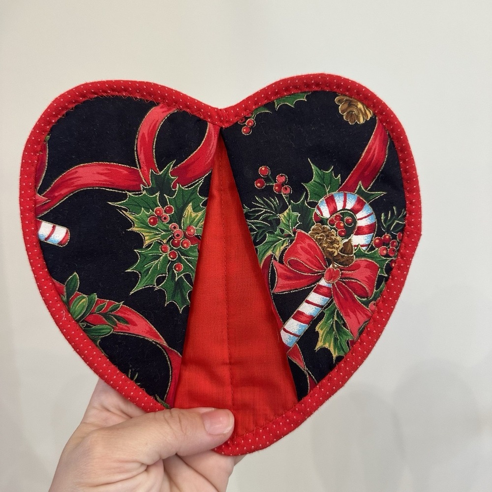 VTG Handmade Christmas‎ Heart Pointsettia Red Black Pot Holder 7" 100% Cotton